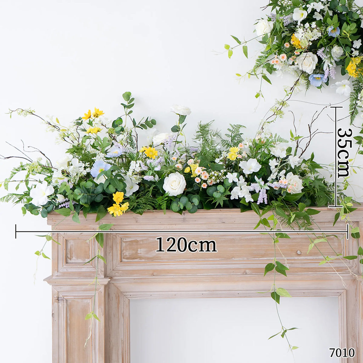 White Garden Floral Table Arrangement – Wedding Table Decor