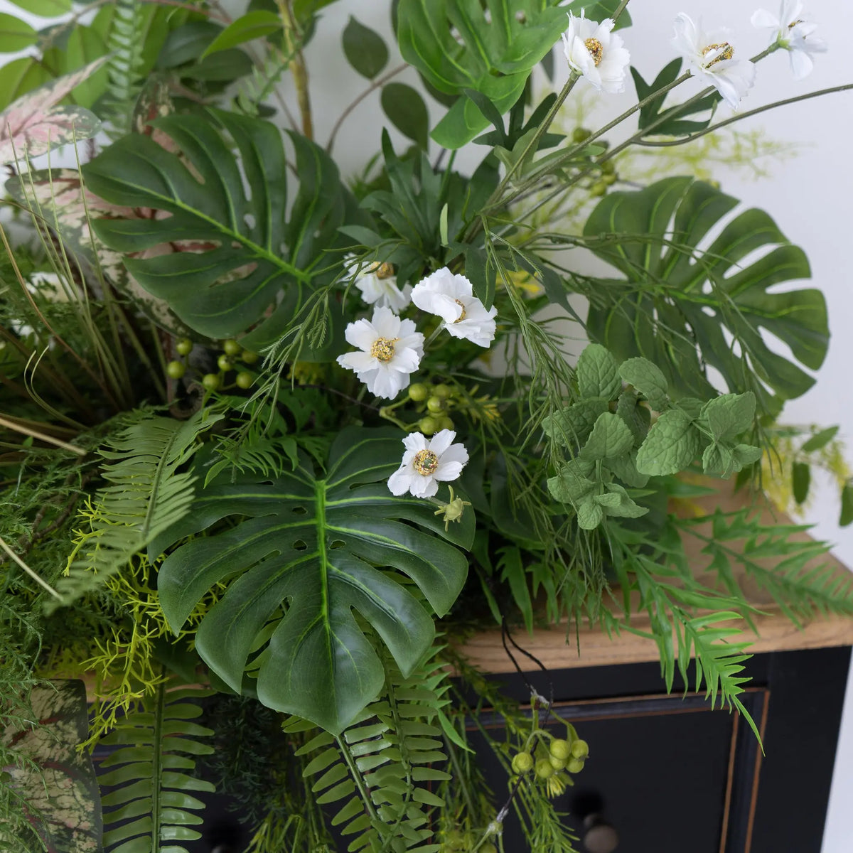 Greenery Floral Table Arrangement – Wedding Table Decor