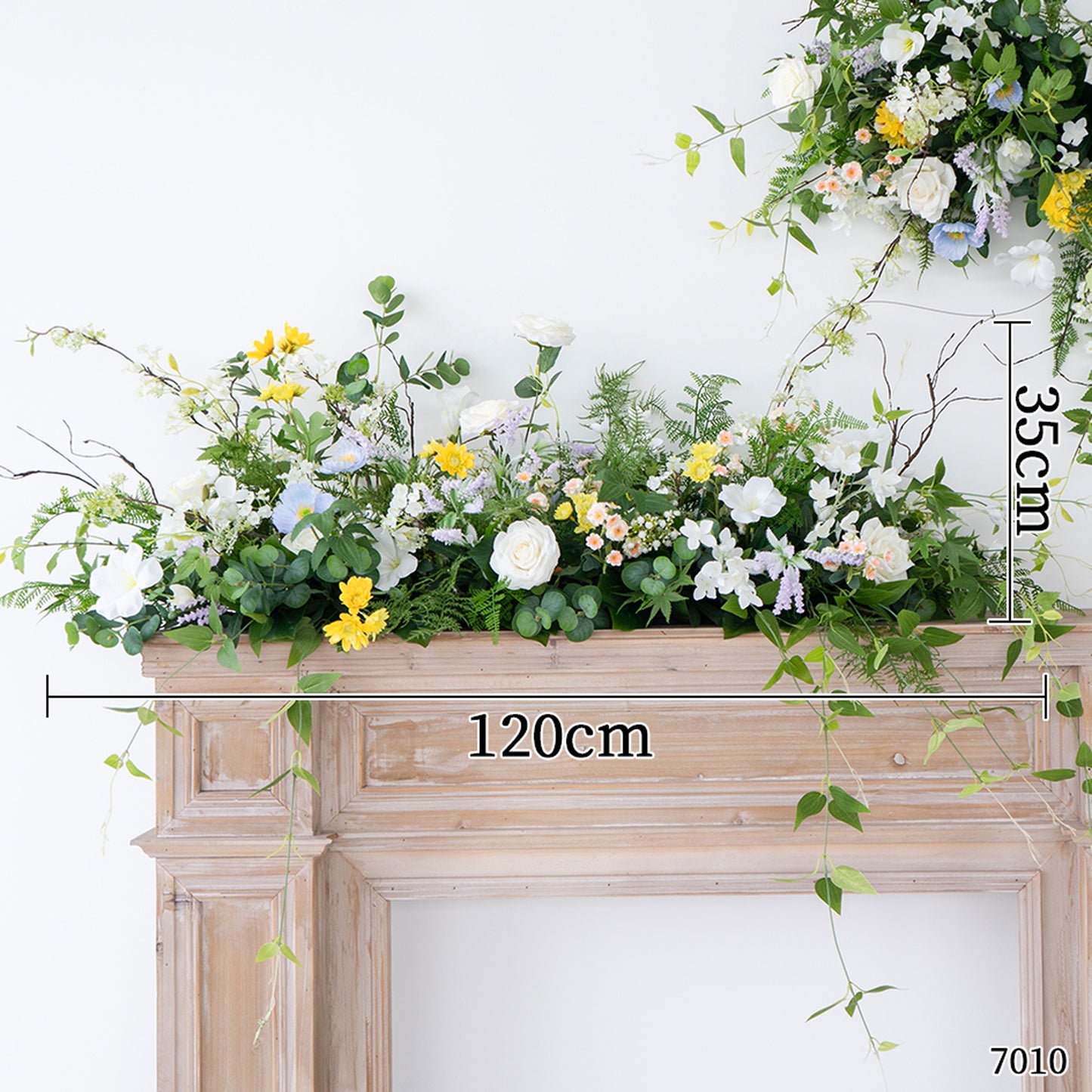 White Garden Floral Table Arrangement – Wedding Table Decor