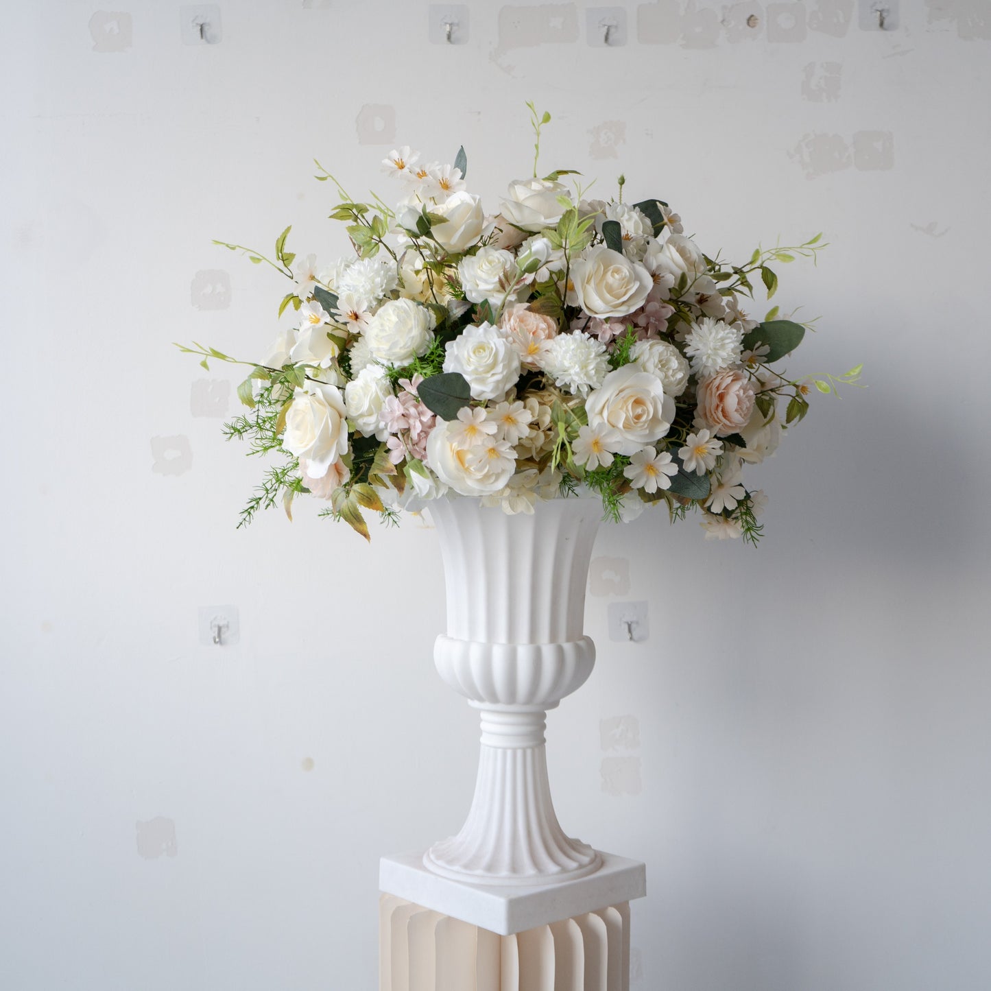 White & Champagne Floral Centerpiece – Wedding Table Decor