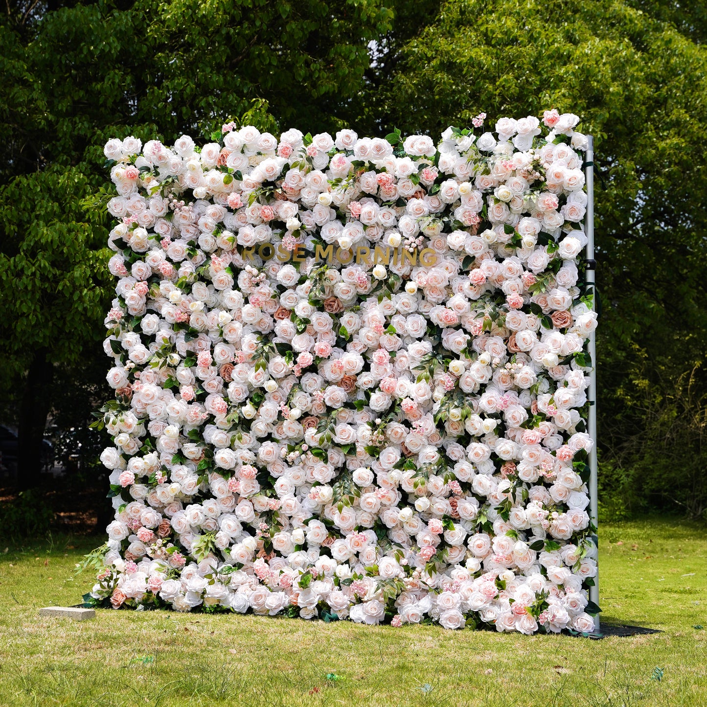 Detailed peach and white flower mix in the backdrop