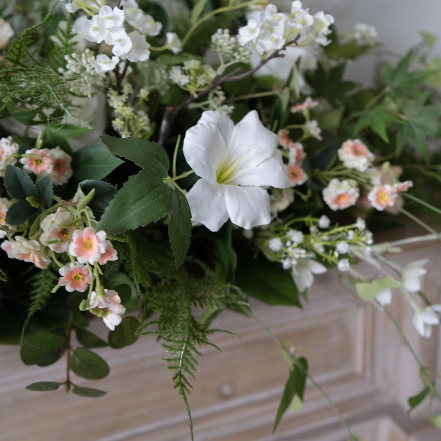 White Floral Table Arrangement – Wedding Table Decor