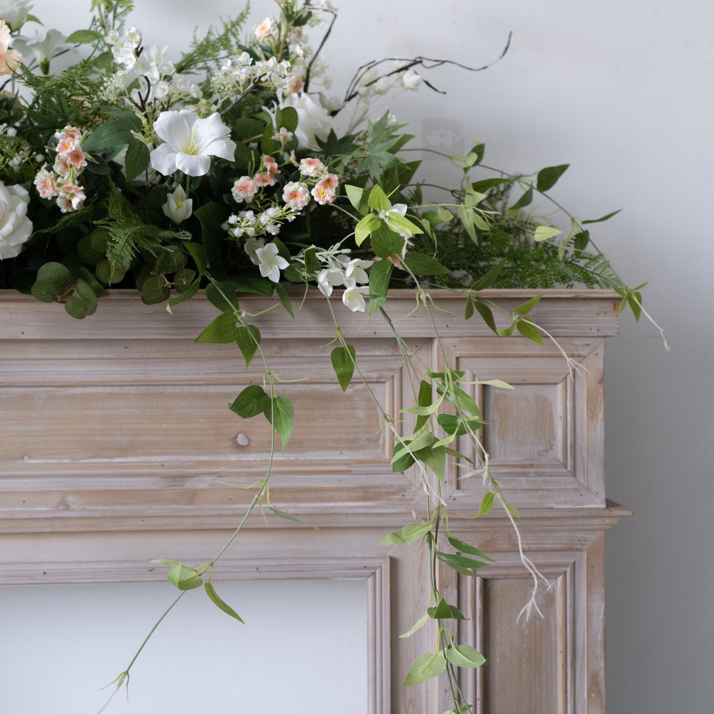 White Floral Table Arrangement – Wedding Table Decor