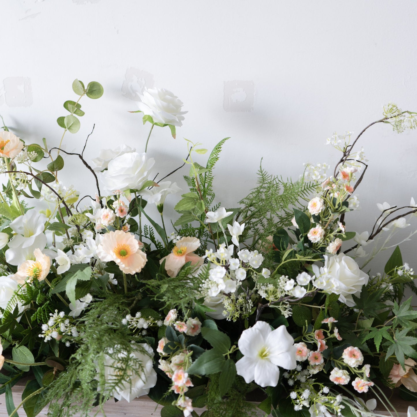 White Floral Table Arrangement – Wedding Table Decor