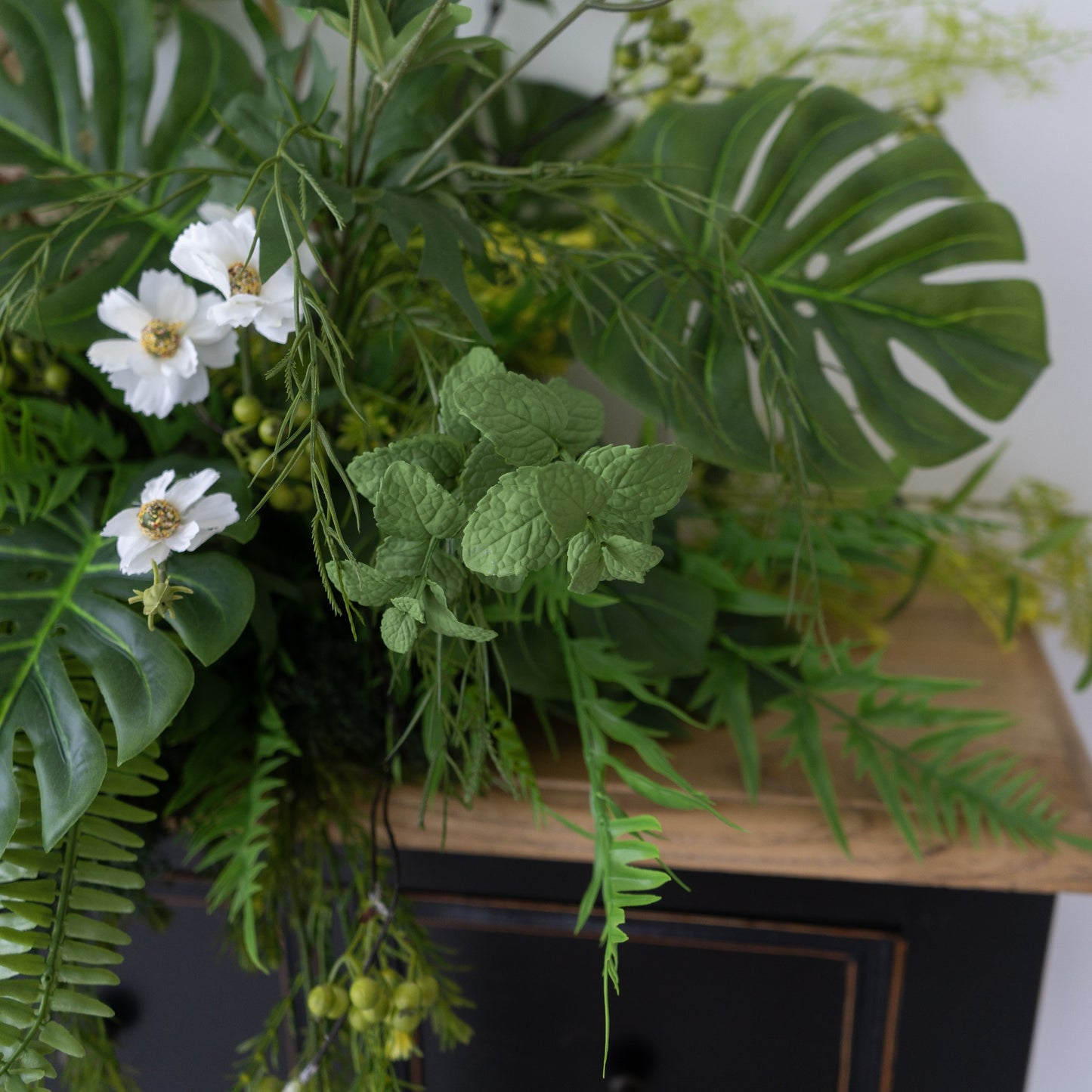 Greenery Floral Table Arrangement – Wedding Table Decor