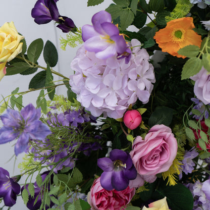 Arco nuziale floreale con corna – Elegante fondale per la cerimonia