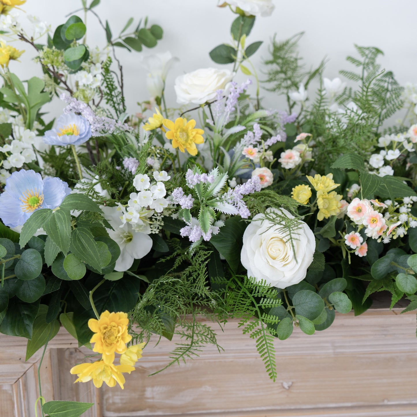 White Garden Floral Table Arrangement – Wedding Table Decor
