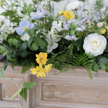 White Garden Floral Table Arrangement – Wedding Table Decor