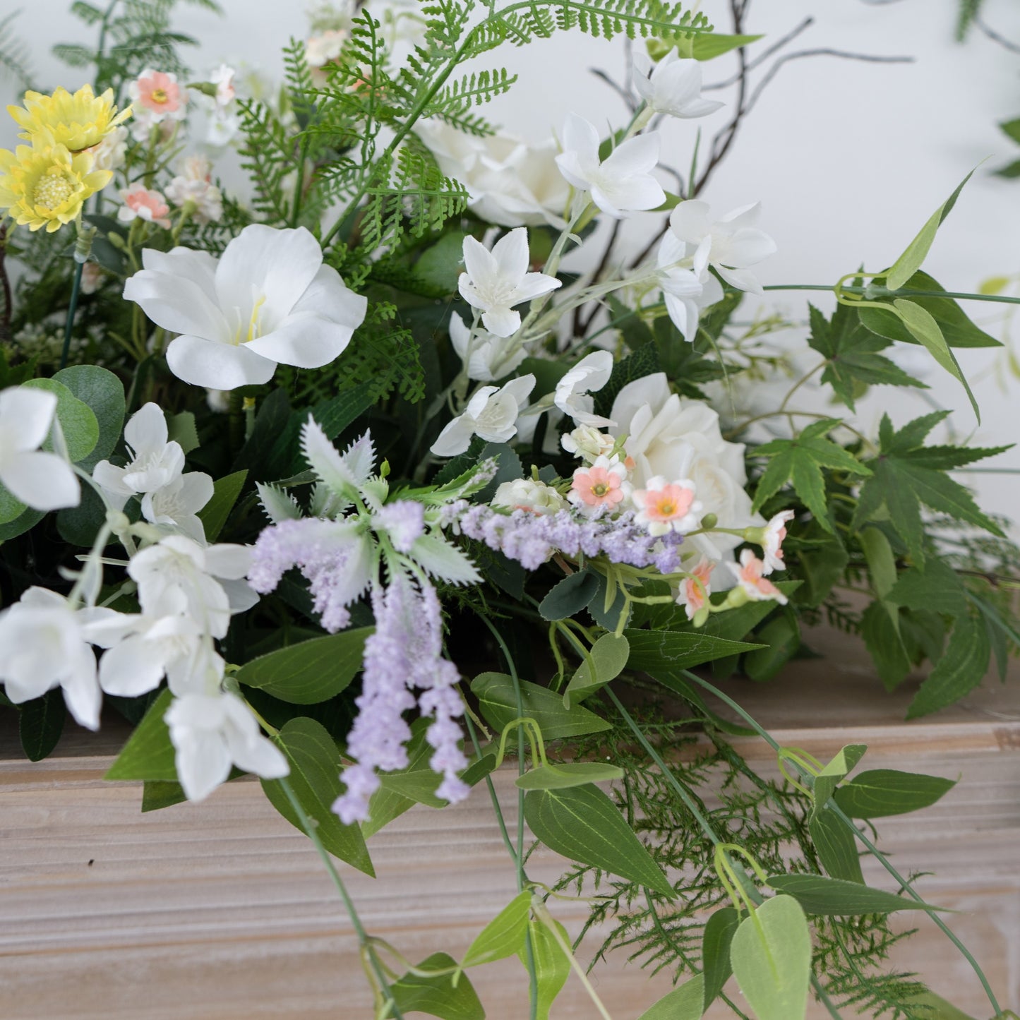 White Garden Floral Table Arrangement – Wedding Table Decor