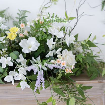 White Garden Floral Table Arrangement – Wedding Table Decor