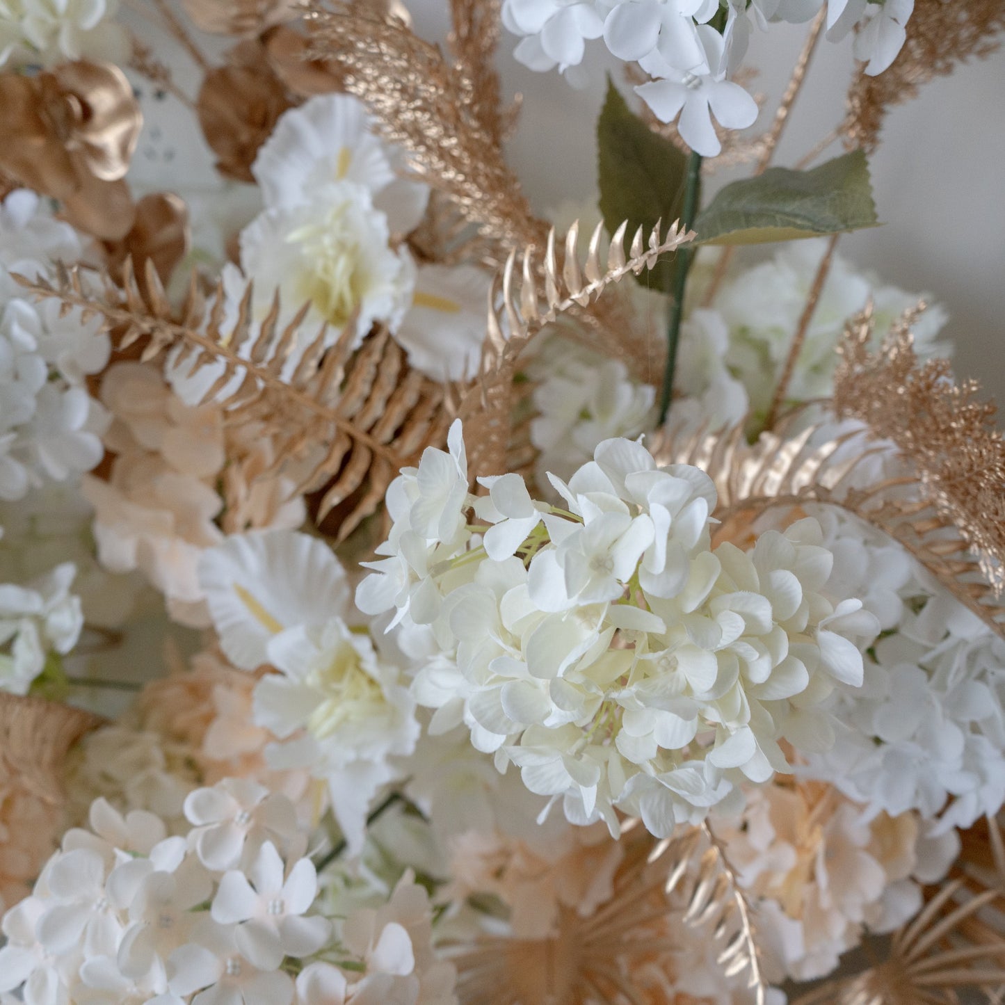 Fila floreale beige Pampas – Decorazione per corsia nuziale