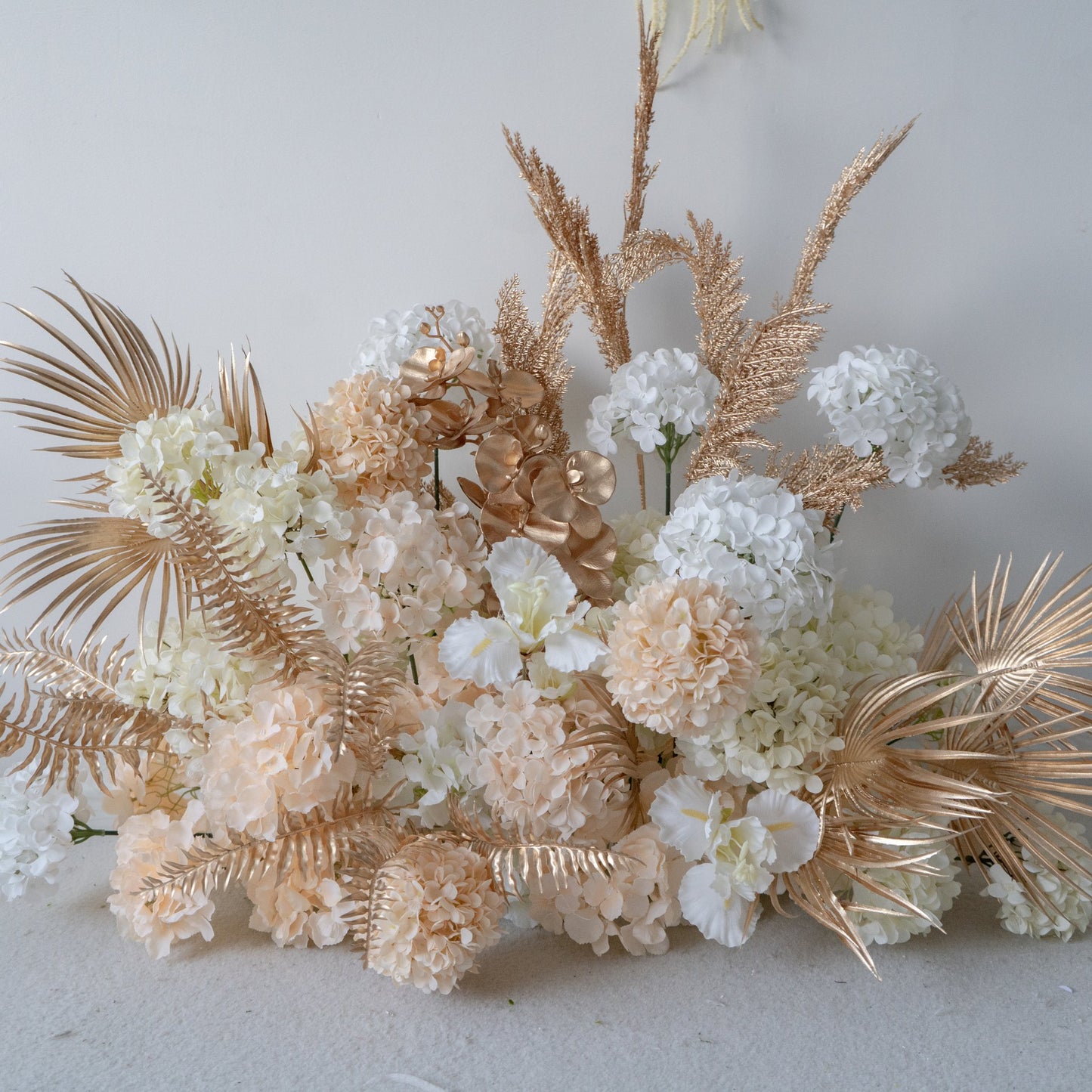 Fila floreale beige Pampas – Decorazione per corsia nuziale
