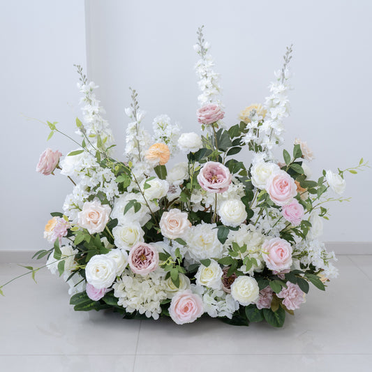 Fila floreale rosa cipria – Decorazioni per la navata del matrimonio