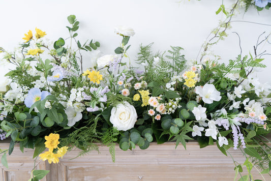 White Garden Floral Table Arrangement – Wedding Table Decor