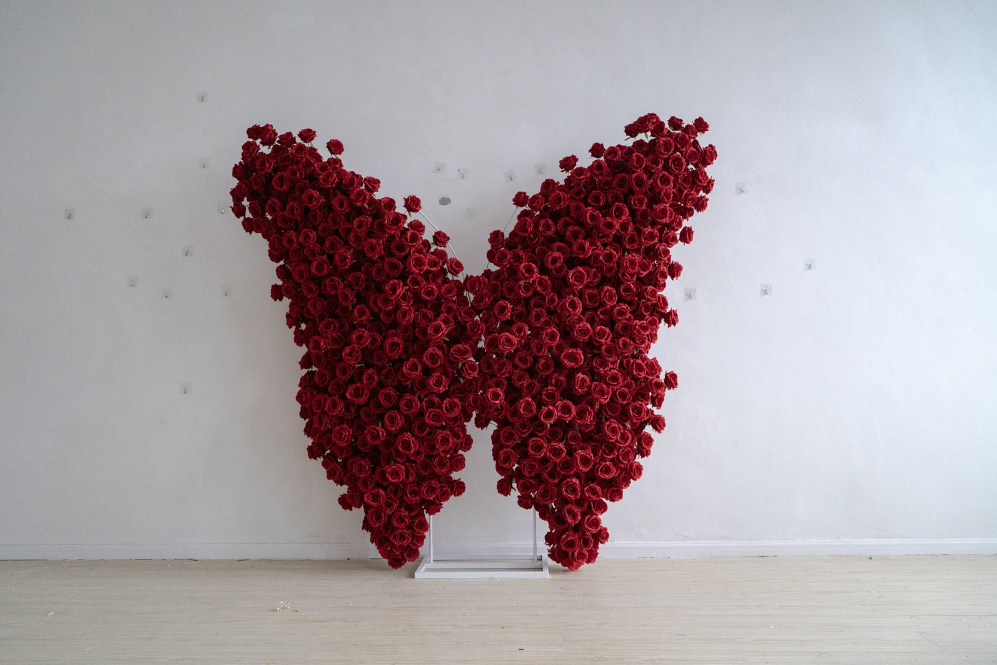 Red Butterfly Floral Horn Arch for Wedding Ceremony & Reception – Bridal Backdrop & Photo Zone Decoration