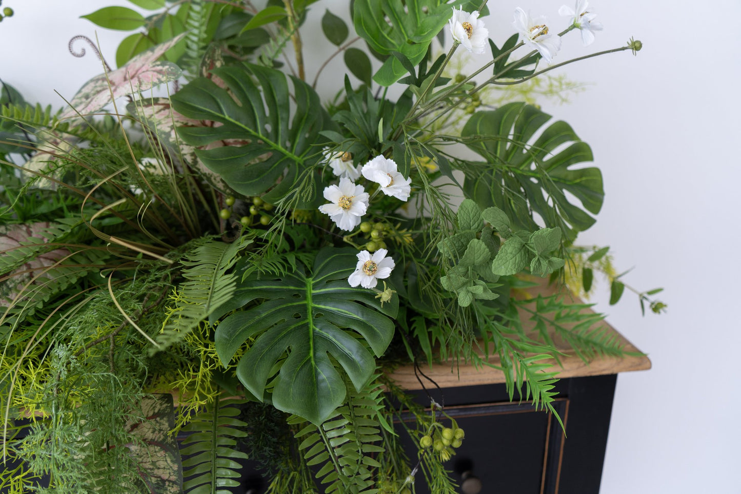 Greenery Floral Table Arrangement – Wedding Table Decor