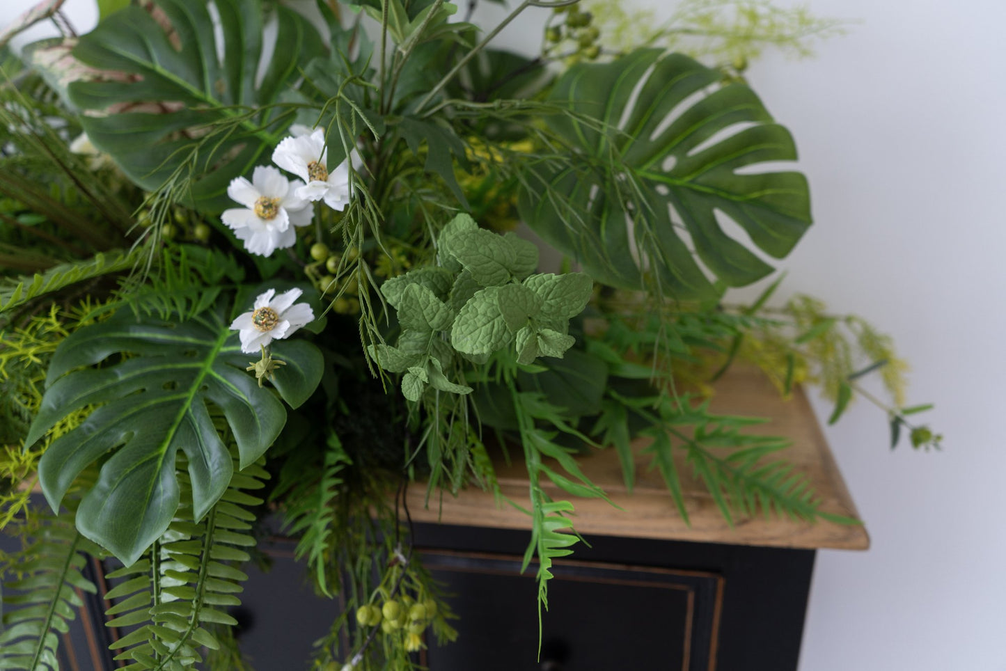 Greenery Floral Table Arrangement – Wedding Table Decor