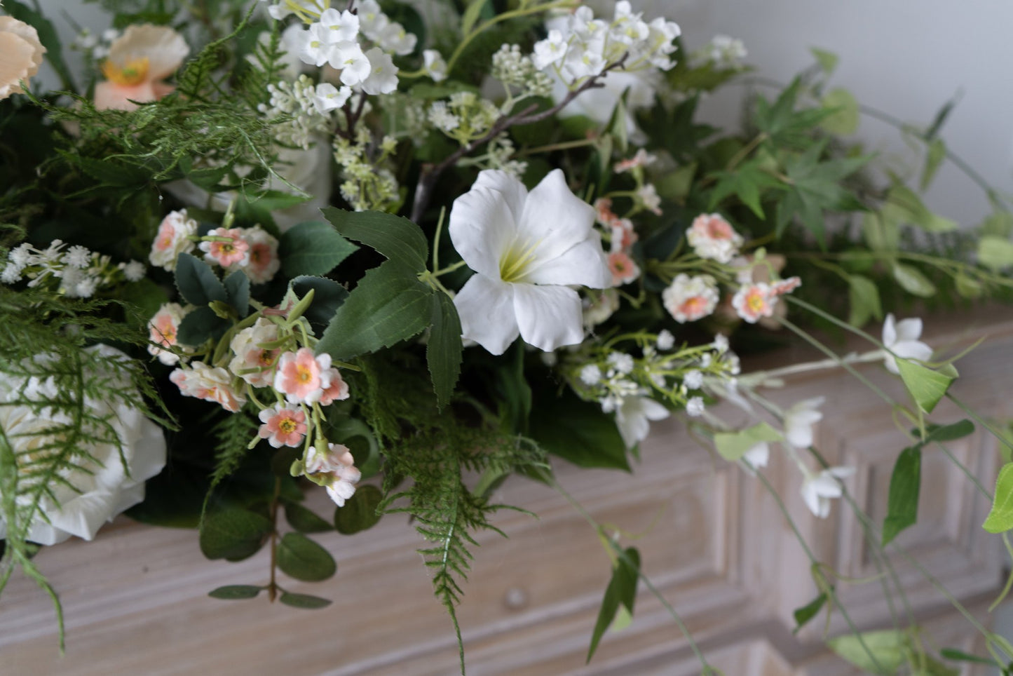 White Floral Table Arrangement – Wedding Table Decor