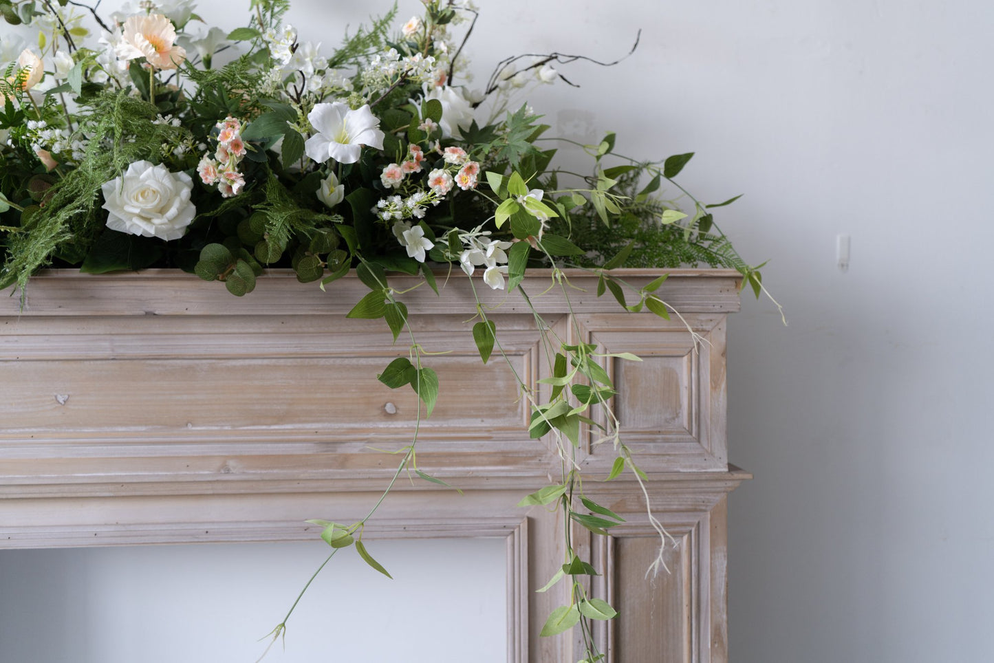 White Floral Table Arrangement – Wedding Table Decor
